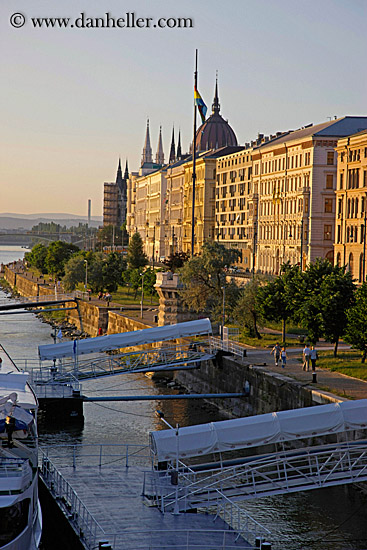 boat-loading-platforms.jpg