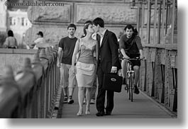 images/Europe/Hungary/Budapest/People/Couples/couple-kissing-on-bridge-bw-3.jpg