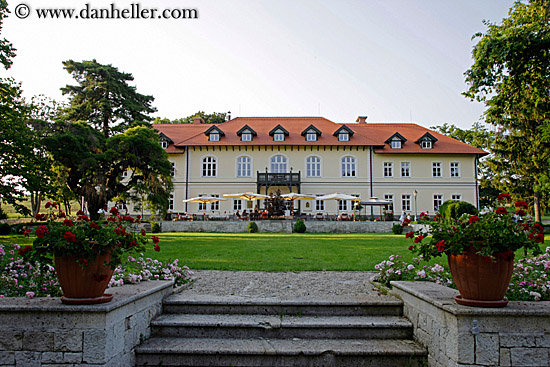 grof-degenfeld-castle-hotel-2.jpg