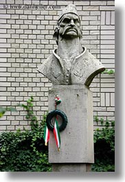 images/Europe/Hungary/Tarcal/Art/communist-head-statue.jpg