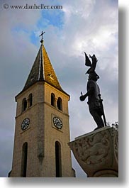 images/Europe/Hungary/Tarcal/Church/church-n-statue.jpg