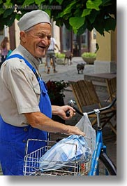 images/Europe/Hungary/Tarcal/People/old-man-smiling-w-bike.jpg
