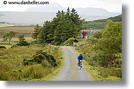 images/Europe/Ireland/Connemara/Bikers/biking-uphill.jpg