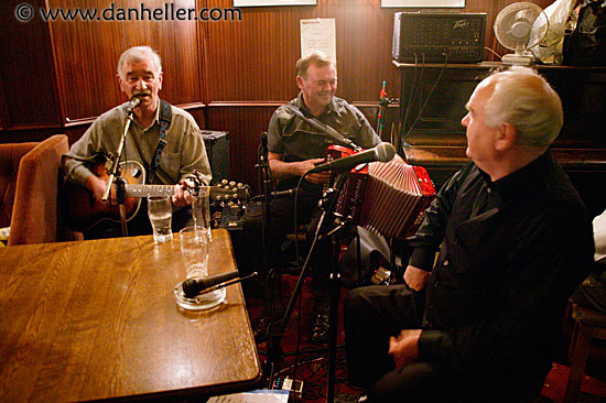 pub-musicians-2.jpg