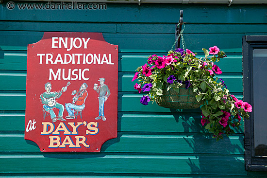 days-bar-sign.jpg