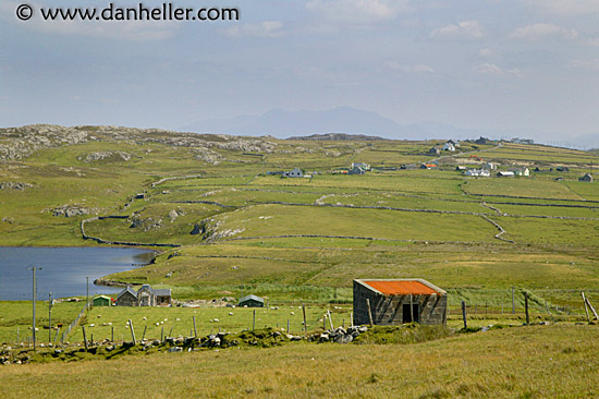 red-roof-landscape-01.jpg