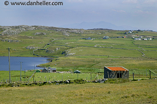 red-roof-landscape-03.jpg