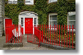 images/Europe/Ireland/Connemara/Misc1/red-door-n-fence-1.jpg