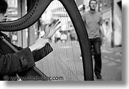 images/Europe/Ireland/Leinster/Dublin/Streets/harpist-3.jpg