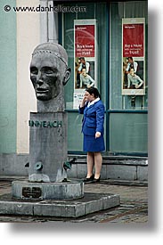 images/Europe/Ireland/Leinster/Kildare/woman-on-cellphone-n-statue.jpg