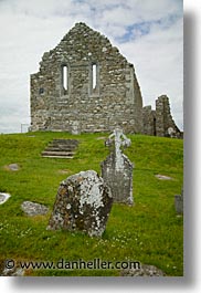 images/Europe/Ireland/Shannon/Clonmacnois/graves-2.jpg