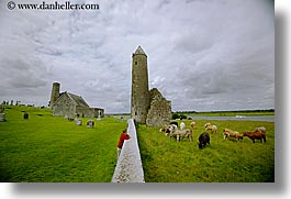 images/Europe/Ireland/Shannon/Clonmacnois/round-tower-6.jpg