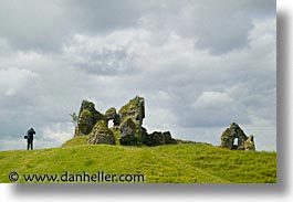 images/Europe/Ireland/Shannon/Clonmacnois/ruins-1.jpg