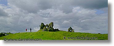 images/Europe/Ireland/Shannon/Clonmacnois/ruins-2.jpg
