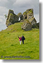 images/Europe/Ireland/Shannon/Clonmacnois/ruins-3.jpg