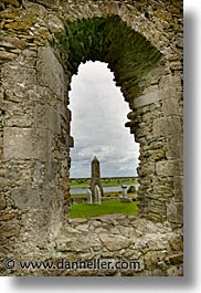 images/Europe/Ireland/Shannon/Clonmacnois/ruins-windows-2.jpg