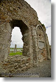 images/Europe/Ireland/Shannon/Clonmacnois/ruins-windows-3.jpg