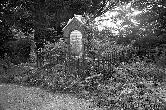 grave-gate-bw.jpg