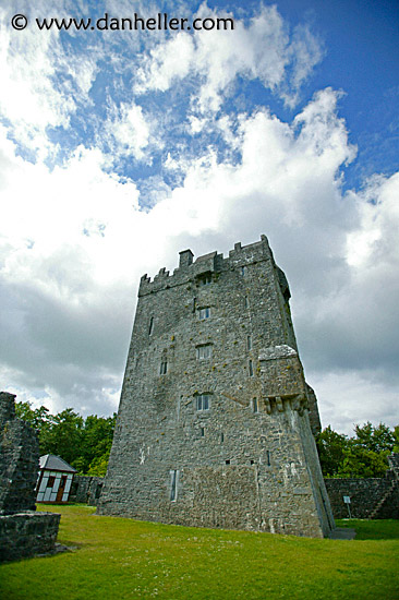 aughnanure-castle-09.jpg