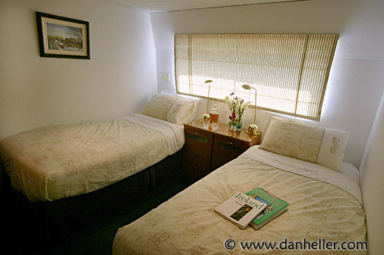 cabin-b-01.jpg