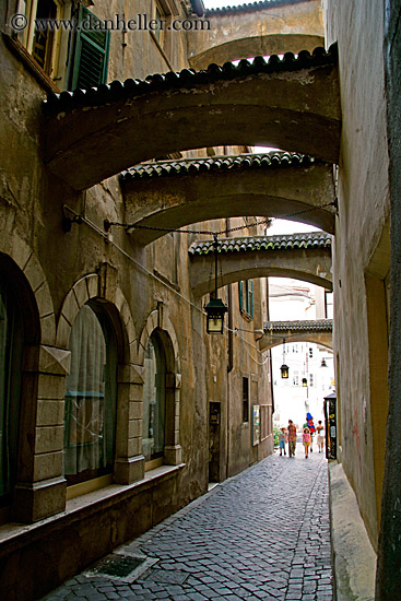 bolzano-arches-01.jpg