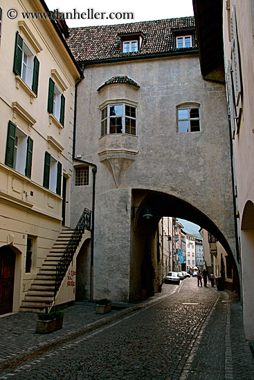 bolzano-arches-04.jpg