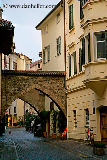 bolzano-arches-05.jpg