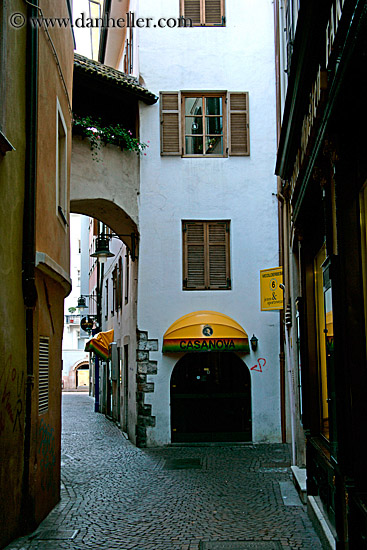 bolzano-arches-08.jpg