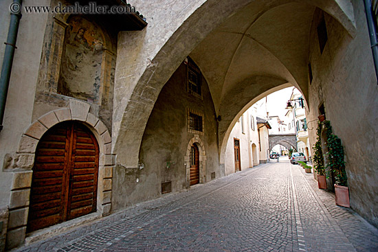 bolzano-arches-09.jpg