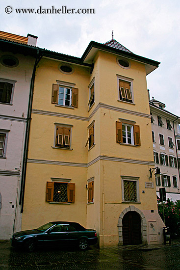 bolzano-bldgs-03.jpg