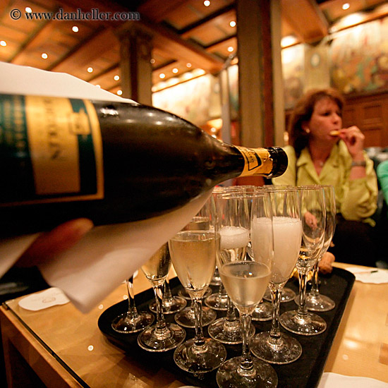 pouring-champagne-3.jpg