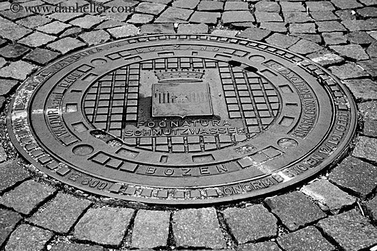 bolzano-manhole.jpg