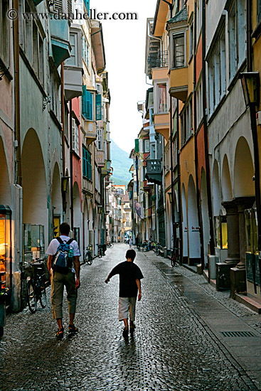 pedestrians-in-street-04.jpg