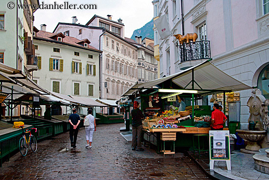 pedestrians-in-street-07.jpg