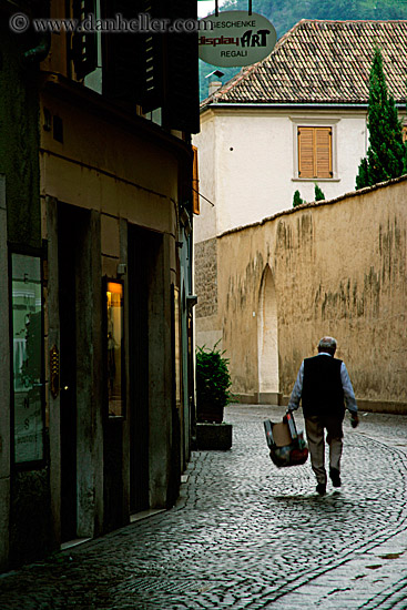 pedestrians-in-street-09.jpg