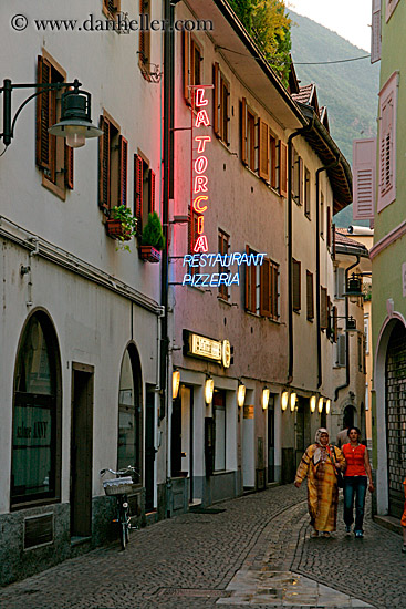 pedestrians-in-street-11.jpg