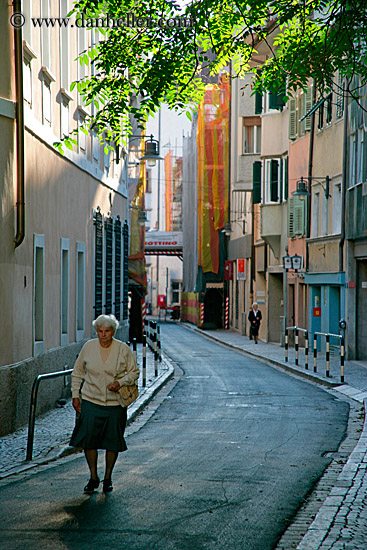 pedestrians-in-street-12.jpg