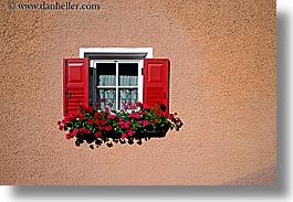 images/Europe/Italy/Dolomites/Flowers/window-flowers-03.jpg
