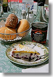 images/Europe/Italy/Dolomites/Food/rolls-wine-n-cheesecake-2.jpg