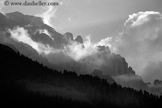 latemar-dawn-2-bw.jpg