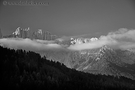 latemar-dawn-n-fog-bw.jpg