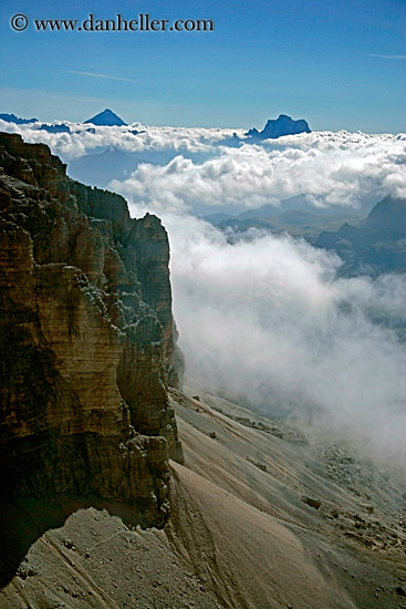 latemar-rim-n-clouds-02.jpg