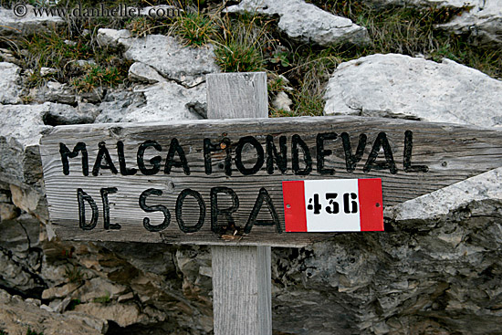 malga-mondeval-sign.jpg