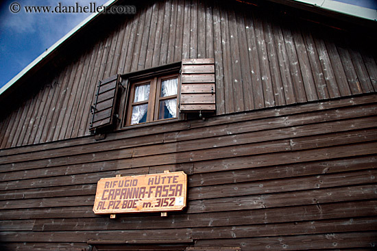 rifugio-capanna-fassa.jpg