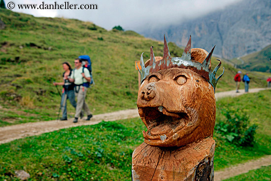 tree-stump-bear-carving.jpg