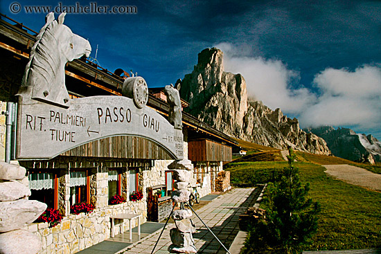 passo-giau-sign-2.jpg