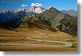 images/Europe/Italy/Dolomites/PassoGiau/passo-giau-hut-road-1.jpg
