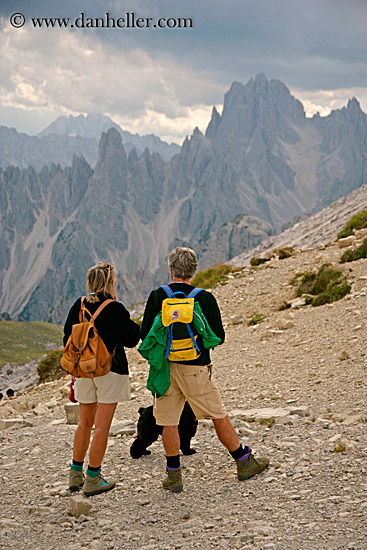 couple-viewing-mtns.jpg