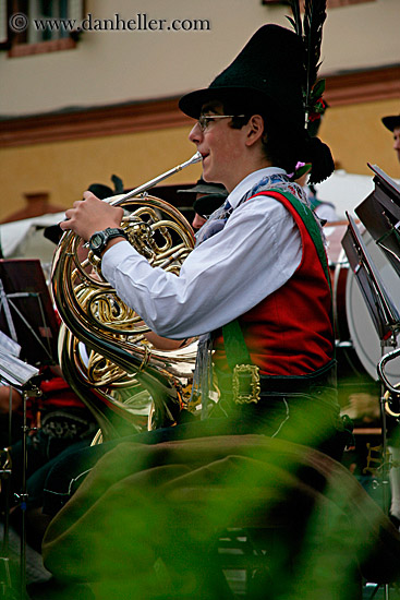 french-horn-player.jpg