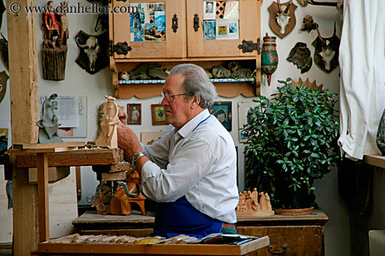 wood-carver-1.jpg